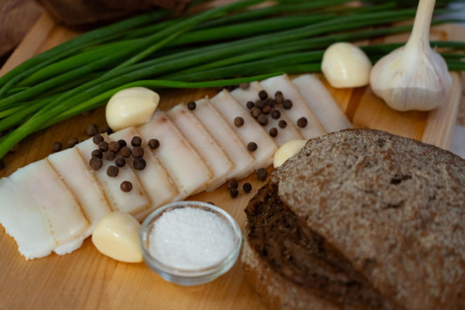 To właśnie ten składnik rujnuje serce i krążenie. Wyniki raportów pokazują, że Polacy przesadzają z nim od lat