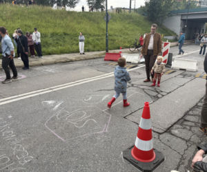 Cichy marsz w Krakowie po tragicznym wypadku. Zginęło młode małżeństwo