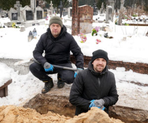 Siarczyste mrozy to gigantyczne wyzwanie dla grabarzy. Tak pracują na Podlasiu
