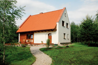 Mały dom, wielki komfort. 109 m² zaprojektowane tak, by kosztowały mniej i dawały więcej przestrzeni