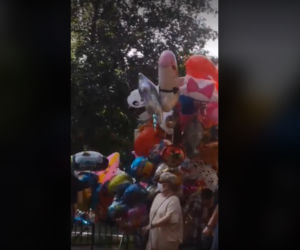 Balonowy penis na odpuście parafialnym