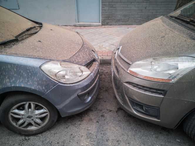 Pył z Sahary na autach