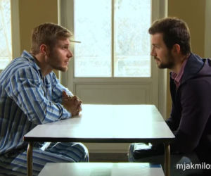 M jak miłość. Artur (Tomasz Ciachorowski), morderca Jarek (Oskar Stoczyński)
