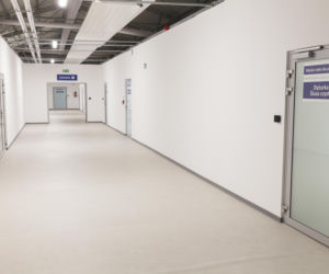 Szpital tymczasowy we Wrocławiu zaczyna przyjmować pierwszych pacjentów