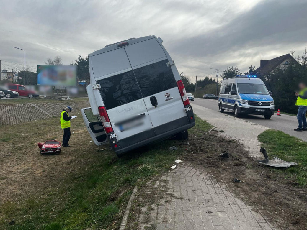 Wypadek w Małdytach. Potrącił rodzinę z dzieckiem