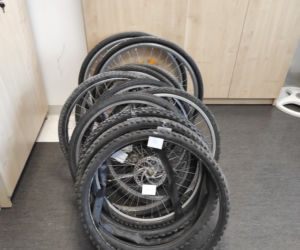 23-letni ciął na balkonie metalowe rury! Prawda zszokowała policjantów