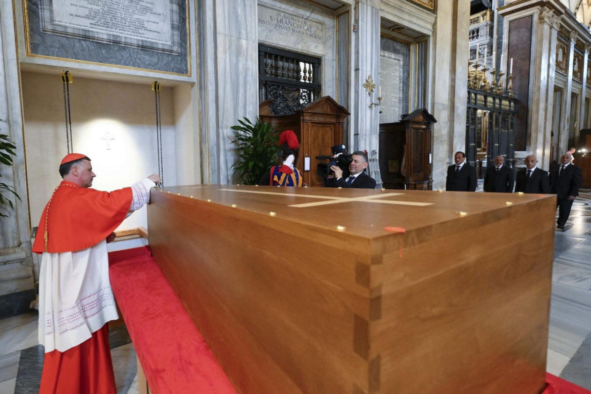 Księżna Kate nieobecna na pogrzebie papieża! Książę William był sam