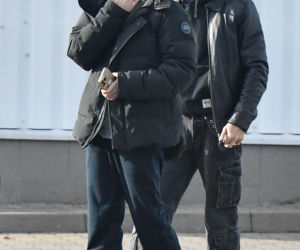 Maciej Musiał najpierw pieści auto, potem dziewczynę