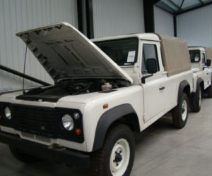 Land Rover Defender NATO