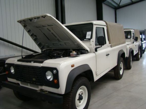 Land Rover Defender NATO