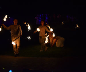 Pokaz fireshow w wykonaniu tancerzy i tancerek Teatru Ognia „Mantra” z Makowa Mazowieckiego