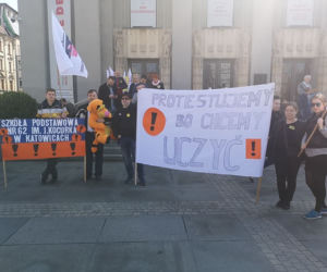 Strajk nauczycieli: PiSranki obiecanki. Tłumy na proteście w Katowicach