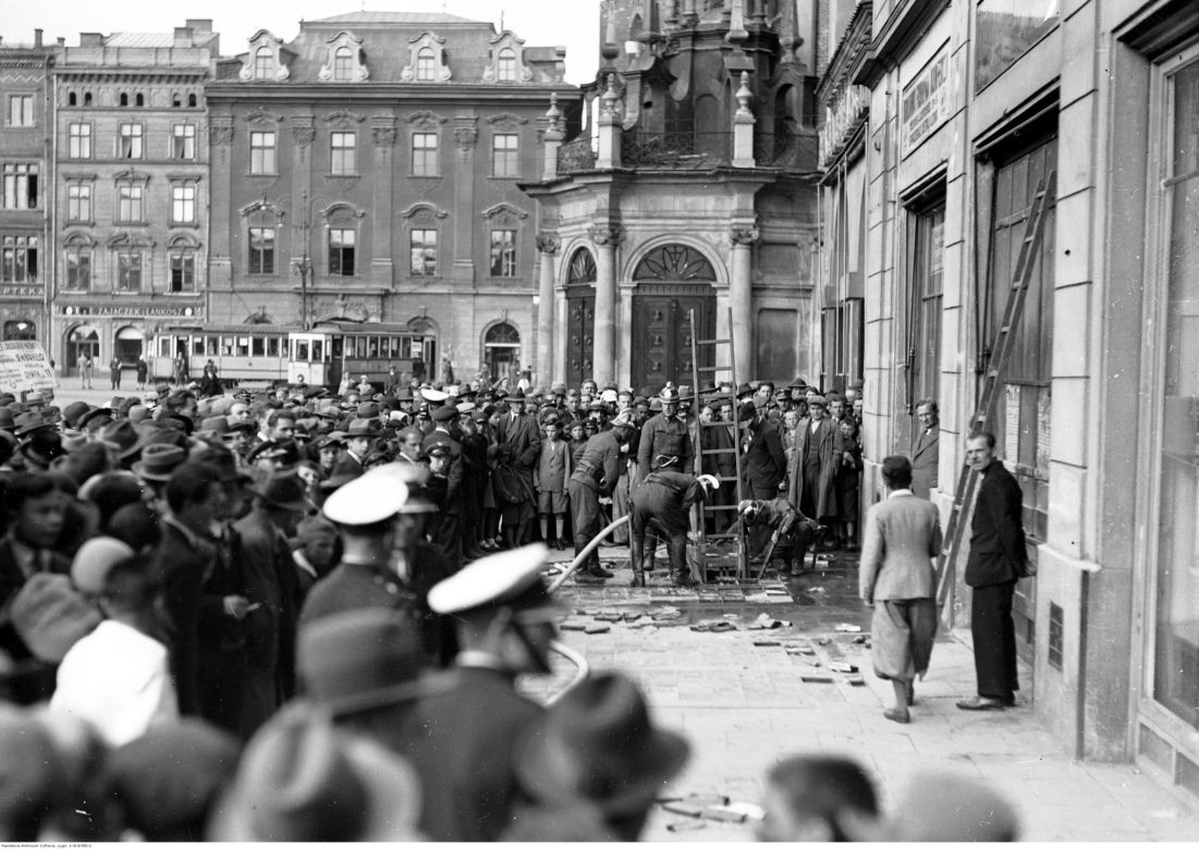 Najpierw pasażerów woziły konie. Historia krakowskich tramwajów