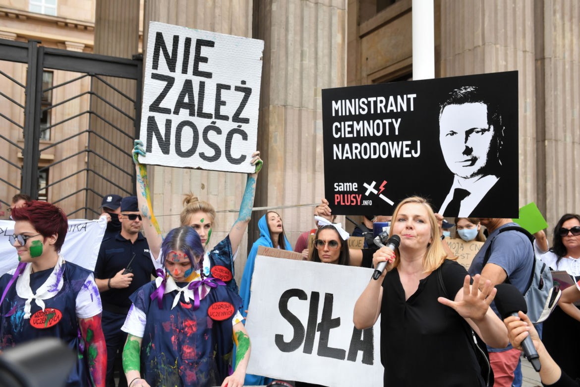 "Gruntujemy Cnoty Niewieście": Ogólnopolski Strajk Kobiet 19.07.2021