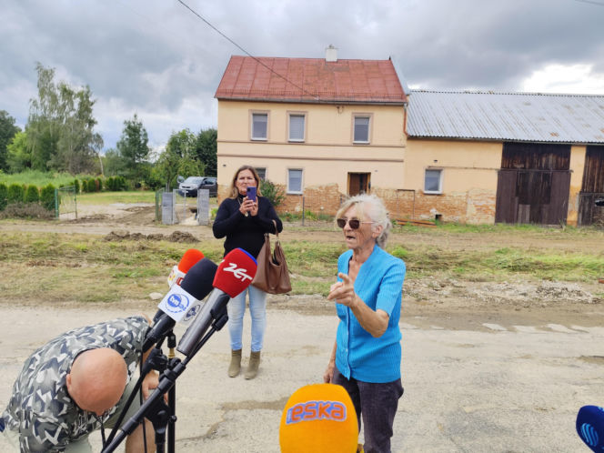 Głuchołazy dzień po nawałnicy. Mieszkańcy wściekli: "To, co podają w TV to lipa!"