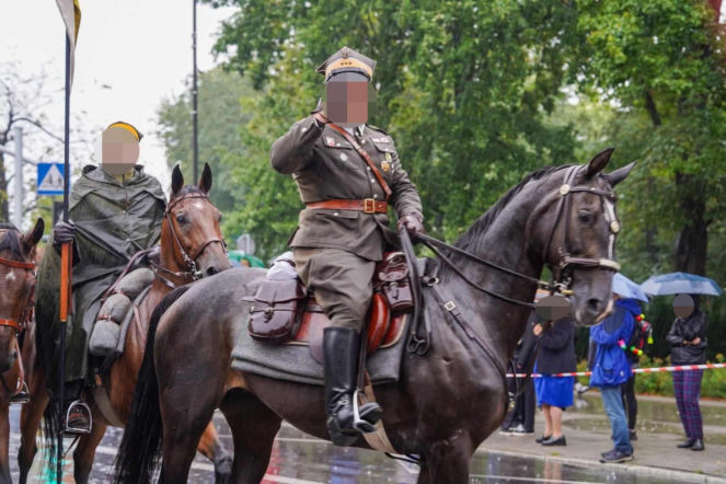 Ułan i żołnierz WOT podejrzany o zgwałcenie 17-latki. Został wydalony ze służby