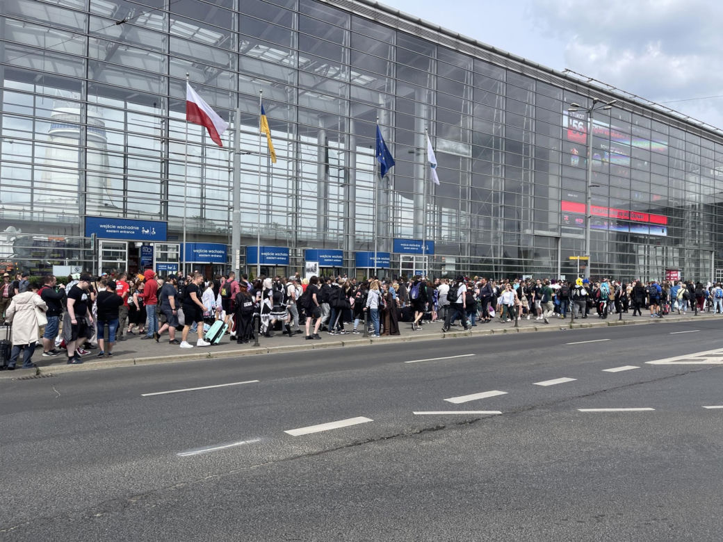 Pyrkon 2024 z kolejnym rekordem! Gigantyczna kolejka do wejścia ustawiała się na kilka godzin przed otwarciem! 