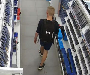 Złodziejaszek ze zdjęć poszukiwany! Upodobał sobie jeden sklep w Gliwicach [ZDJĘCIA]