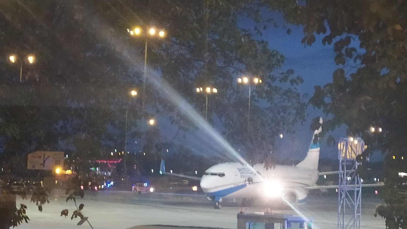 Awaryjne lądowanie samolotu na Okęciu. Pilot musiał wyłączyć silnik i spalać paliwo