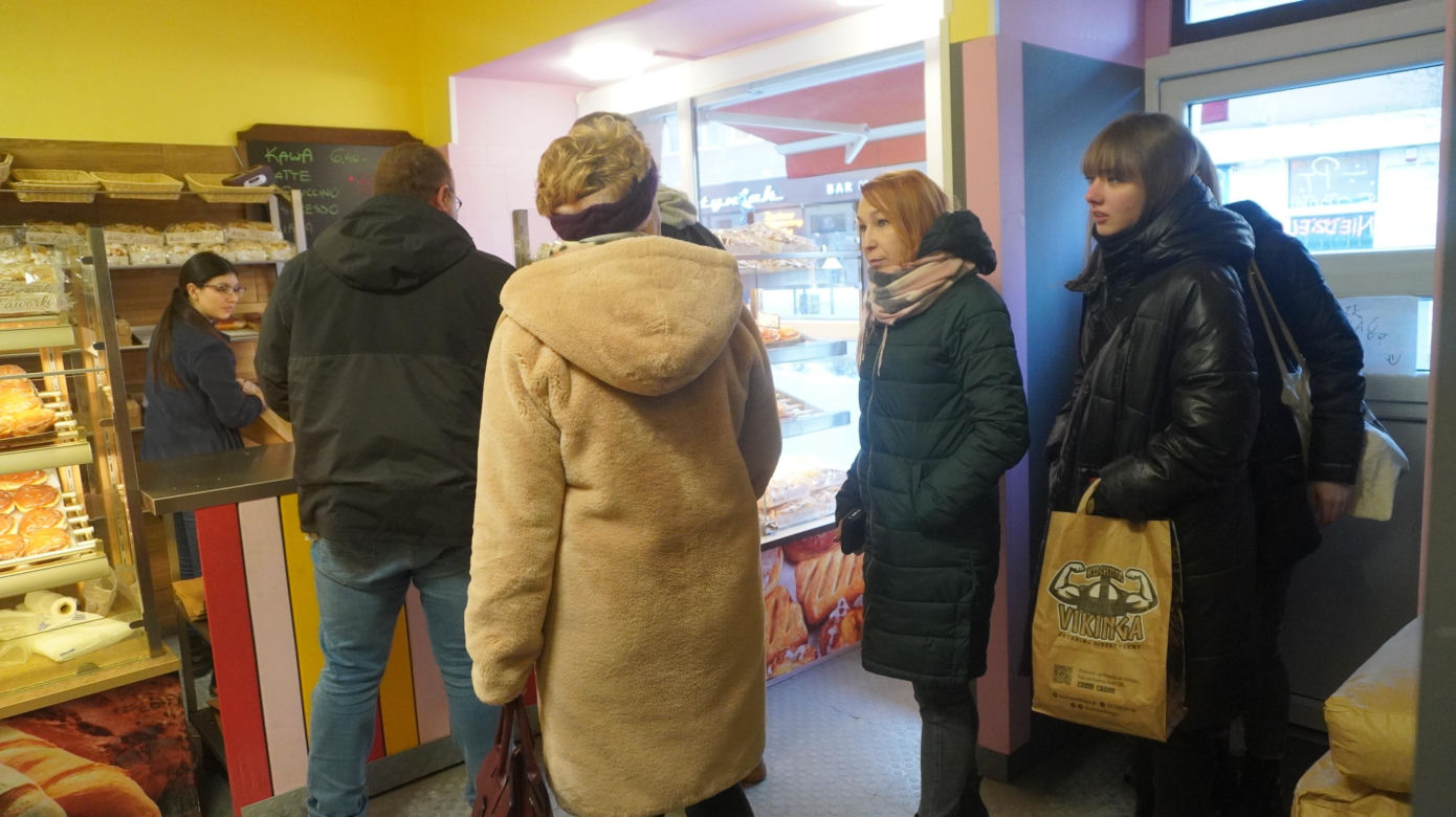 W Tłusty Czwartek w Olsztynie tłumy ustawiały się w kolejce po pączki rzemieślnicze [ZDJĘCIA]