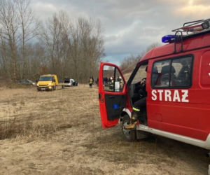 Płock. Ciała dzieci z ranami ciętymi. Trwają poszukiwania podejrzanego o zbrodnię. To ojciec jednego z chłopców? [ZDJĘCIA]