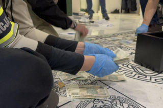 Łódź: Policja rozbiła gang sutenerów! Zmuszali kobiety do prostytucji metodą „loverboya”