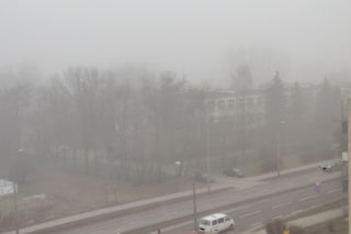 Mgła na radomskich drogach - Policjanci apelują o ostrożną jazdę