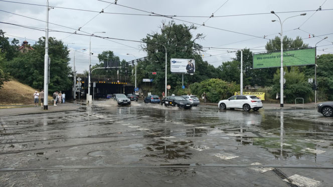 Wrocław tonie po nawałnicy! Ogromne utrudnienia i zalane ulice