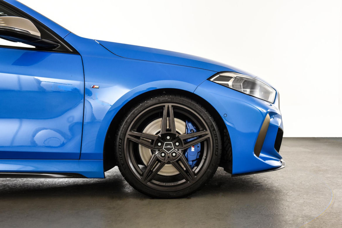 BMW M135i z dodatkami AC Schnitzer 