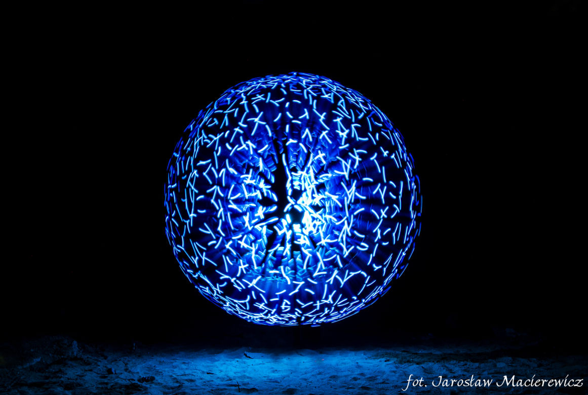 Lightpainting: Tak się maluje światłem latarki!