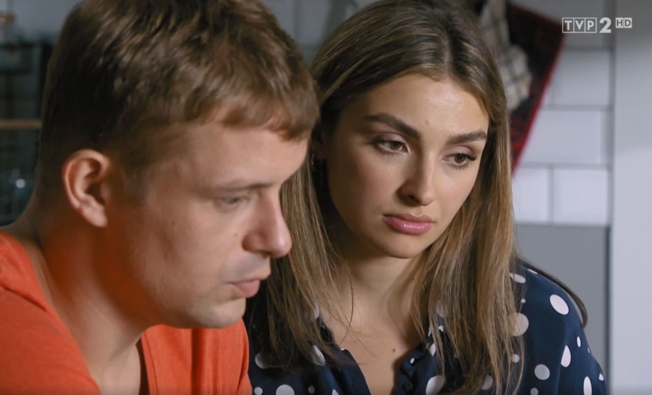 Barwy szczęścia, odcinek 2360, Klara (Olga Jankowska), Hubert (Marek Molak)