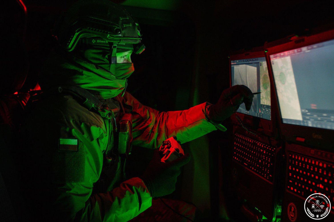 FlyEye na nocnej misji.  WOT monitoruje kluczowe obiekty z powietrza