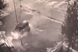 Wjechał nocą na parking policji i taranował auta. Szokujący finał ucieczki