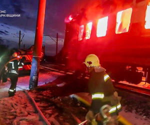 Cztery osoby zginęły w ataku rosyjskich dronów na pociąg w obwodzie charkowskim