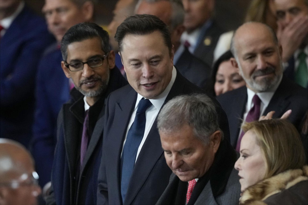 Cały świat mówi o dziwnym geście Muska. "Faszystowski salut", "jakby ćwiczył przed lustrem". Szok!