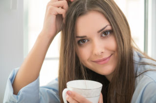 Wypadają ci włosy? Te popularne zioła działają jak naturalny budulec. Pij je przez 4 tygodnie