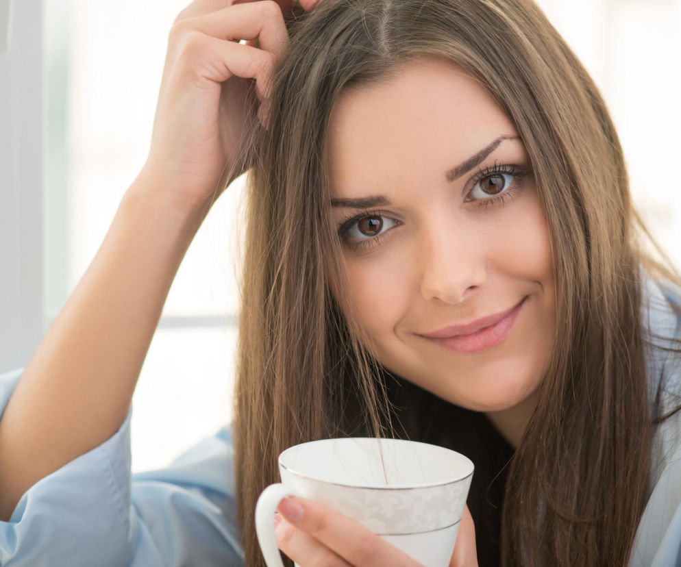 Wypadają ci włosy? Te popularne zioła działają jak naturalny budulec. Pij je przez 4 tygodnie