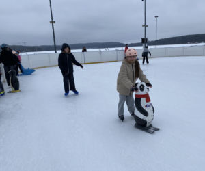 Lodowisko w Centrum Rekreacyjno-Sportowym Ukiel