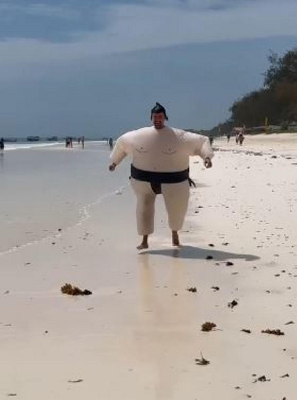 Anna Mucha galopuje na jednorożcu. Tak się zabawia z ukochanym na rajskiej plaży