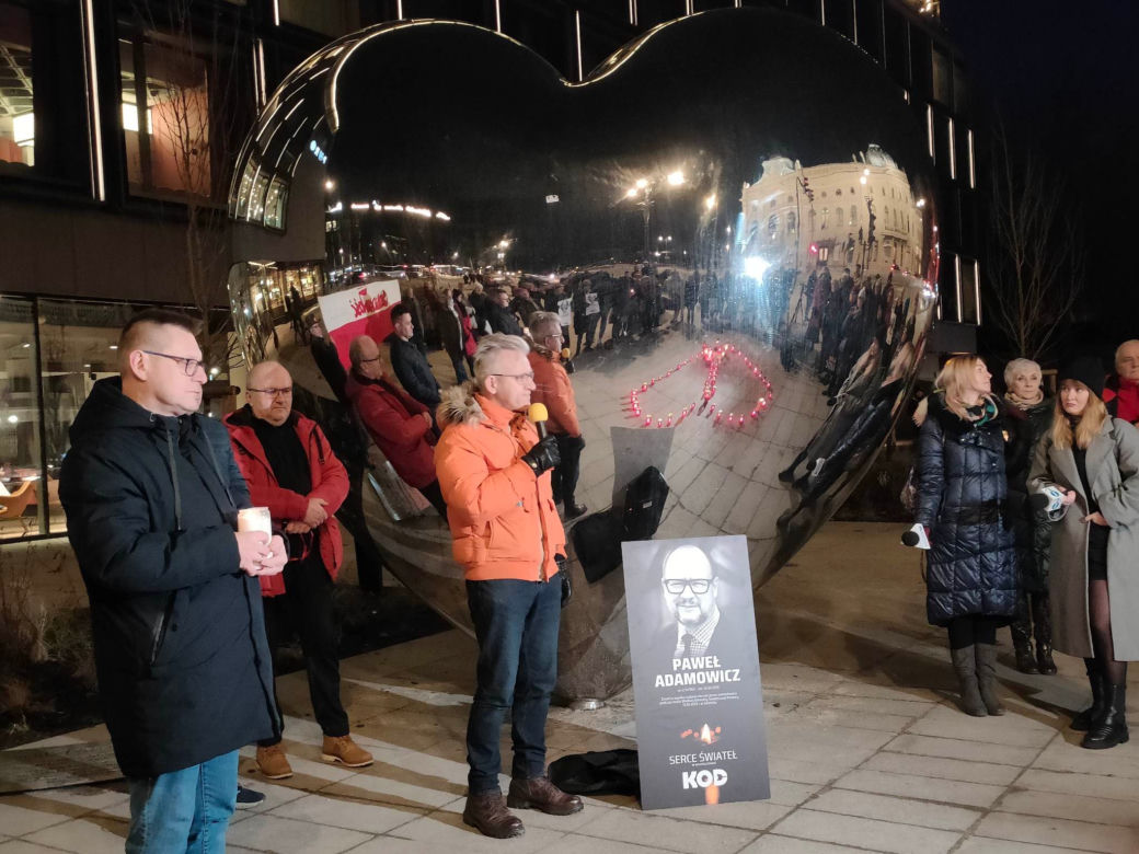 Serce Świateł dla Pawła Adamowicza. Wydarzenie KOD-u przeciw nienawiści