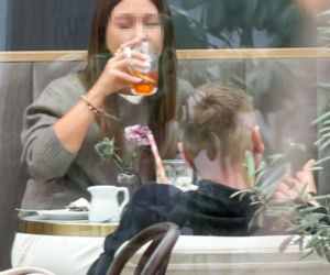 Marcin Mroczek z dziewczyną w cukierni