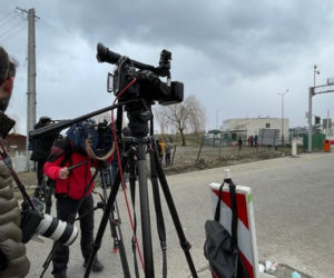 Ukraińscy pogranicznicy mają spore problemy z odprawą uchodźców uciekających przed wojną