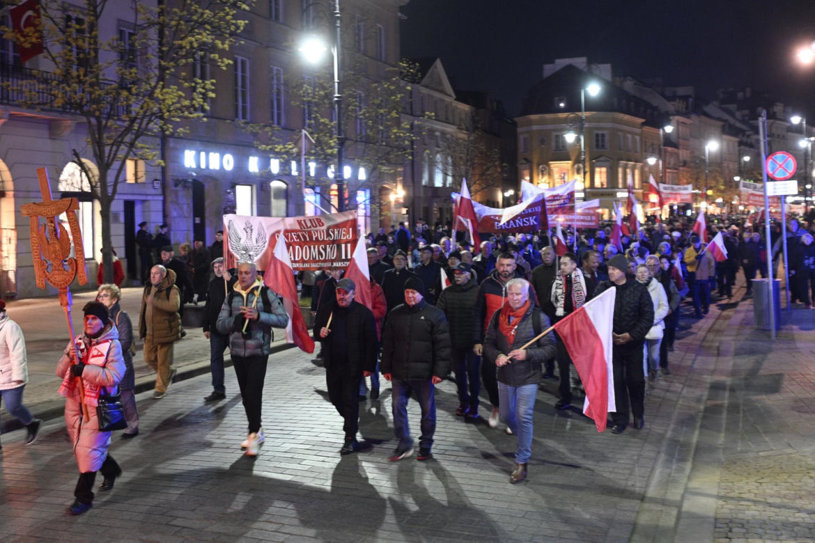 Rocznica katastrofy smoleńskiej. Tłumy ruszyły w Marszu Pamięci