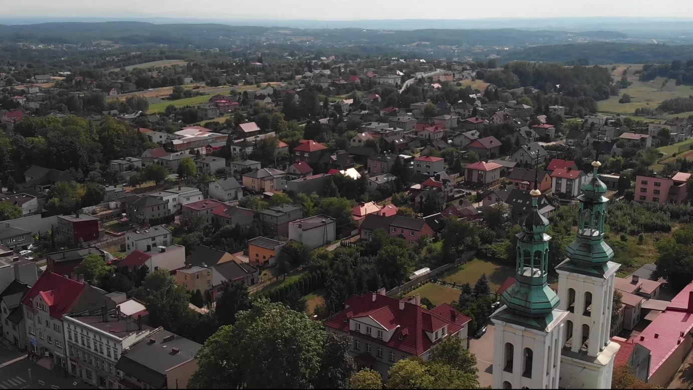Pszów: Śląska Perła Pielgrzymkowa z Uśmiechniętą Madonną. Odkryj "Wieś Psów"