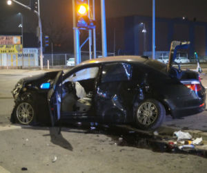 Potworne zderzenie toyoty z BMW w Piasecznie. Pogotowie zabrało rannego