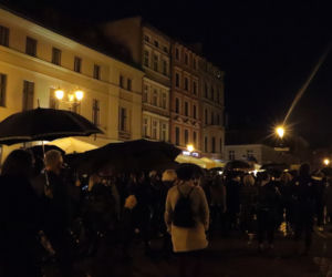 Czarny spacer ulicami Torunia 