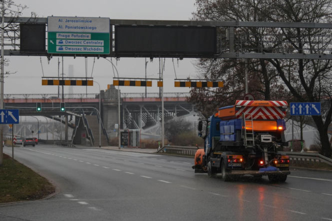 Gołoledź na drogach. Panują trudne warunki drogowe dla kierowców