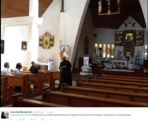 Wyluzowany Kaczyński na łódce bez krawata [ZDJĘCIA]