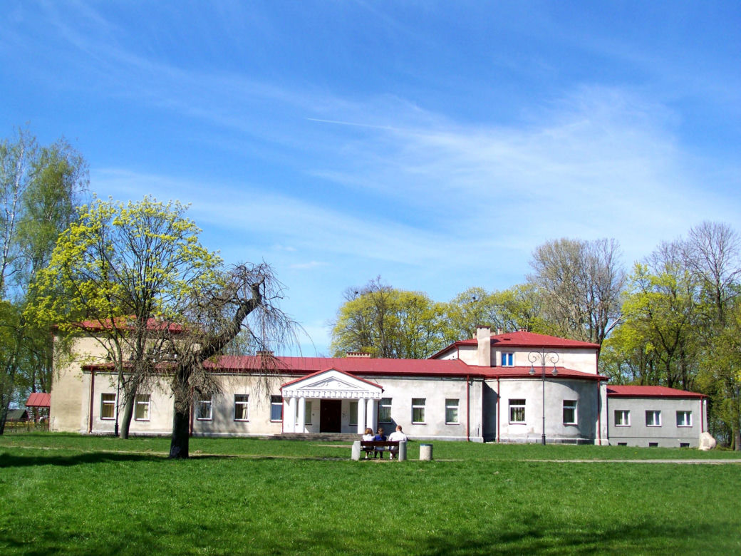Pałac murowany z 1857 roku, następnie szpital, obecnie Dom Miłosierdzia im. Jana Pawła II