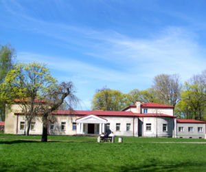 Pałac murowany z 1857 roku, następnie szpital, obecnie Dom Miłosierdzia im. Jana Pawła II